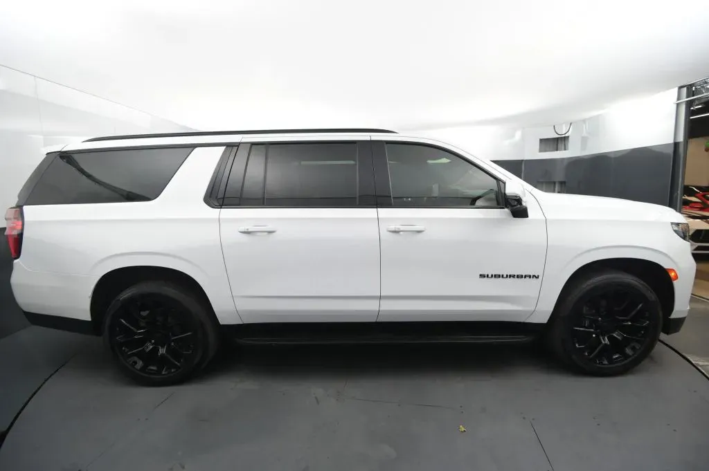 Chevrolet Suburban photo 6