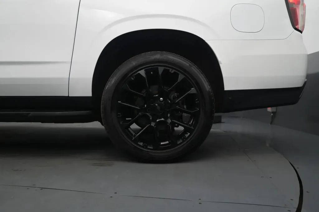 Chevrolet Suburban photo 15