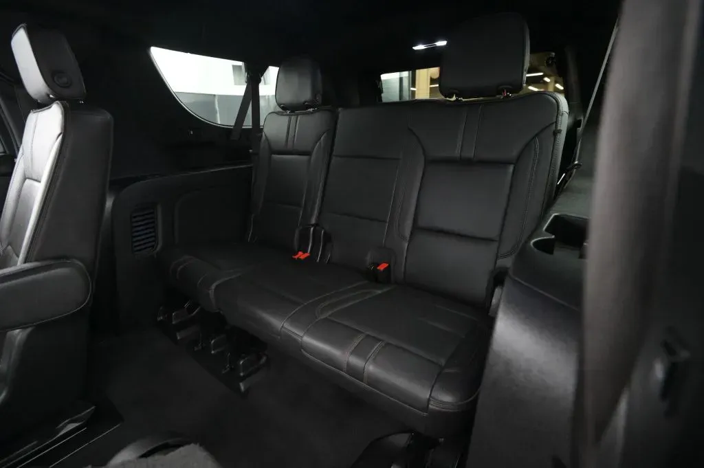 Chevrolet Suburban photo 51
