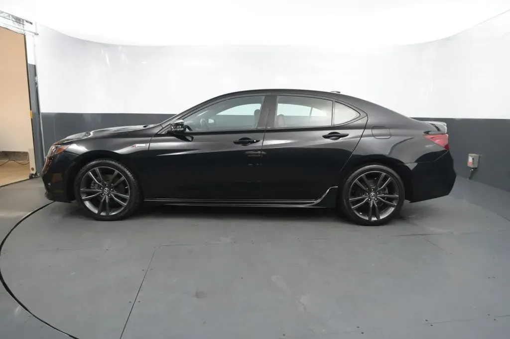 Acura TLX photo 2