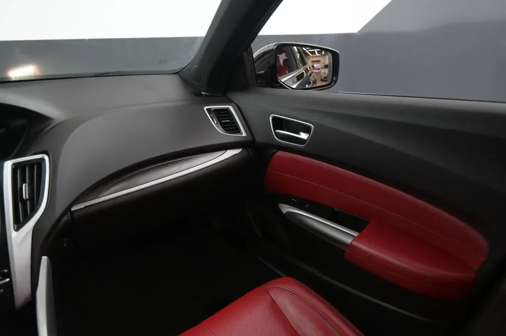 Acura TLX photo 34
