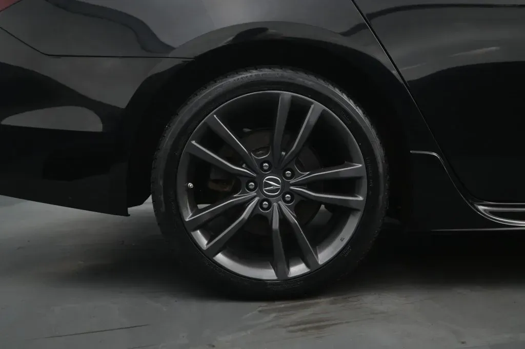 Acura TLX photo 17