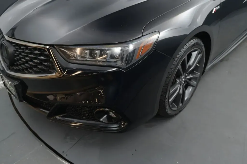 Acura TLX photo 9