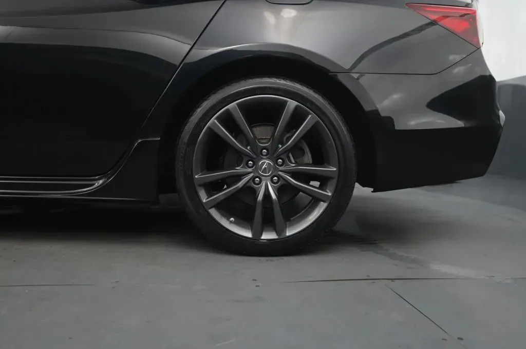 Acura TLX photo 14