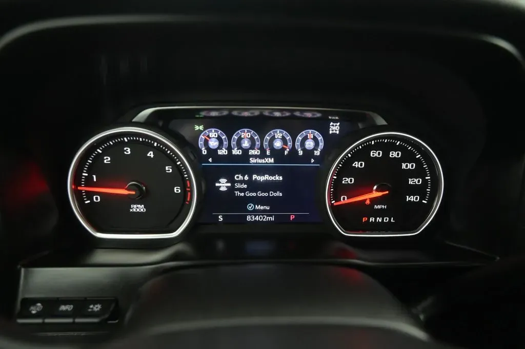 Chevrolet Silverado photo 38