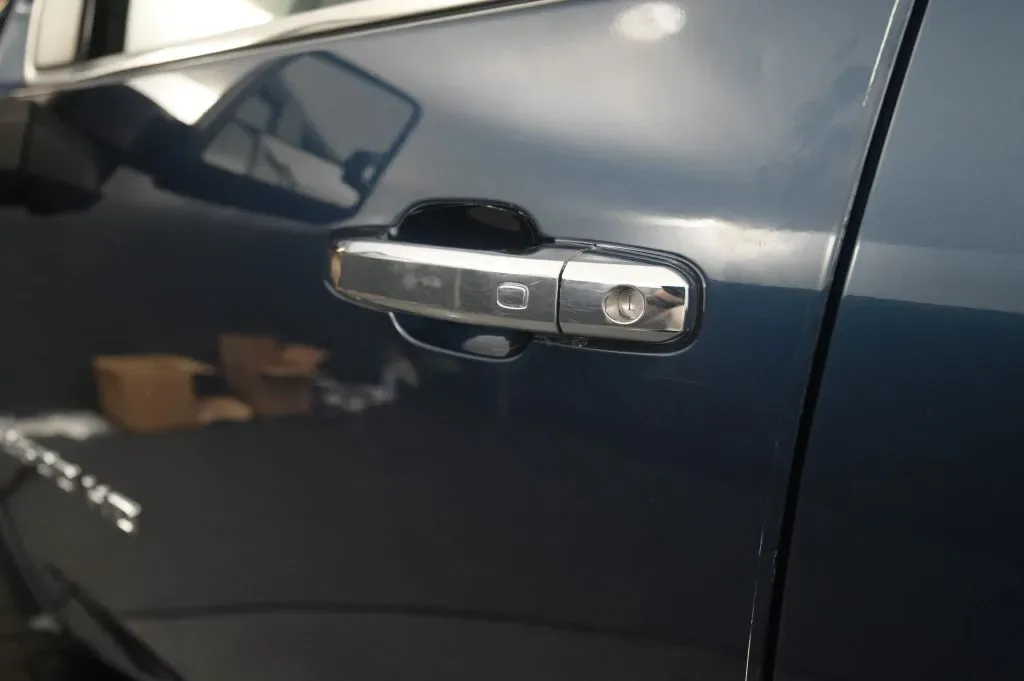 Chevrolet Silverado photo 17
