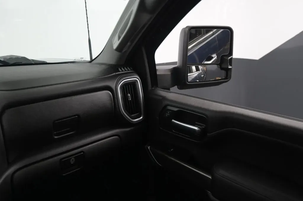Chevrolet Silverado photo 51