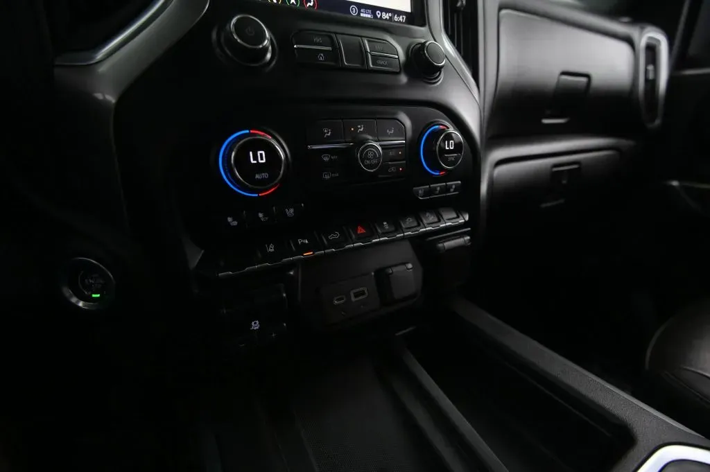 Chevrolet Silverado photo 45