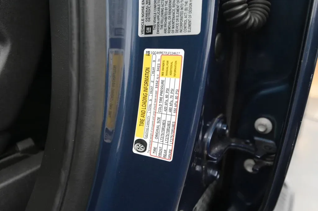 Chevrolet Silverado photo 34