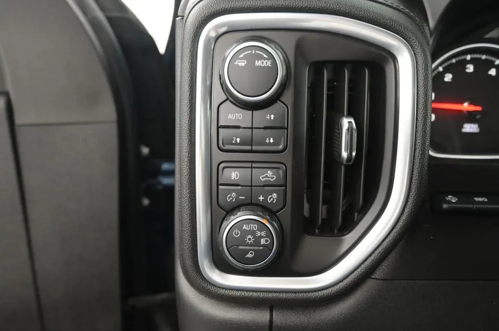 Chevrolet Silverado photo 37