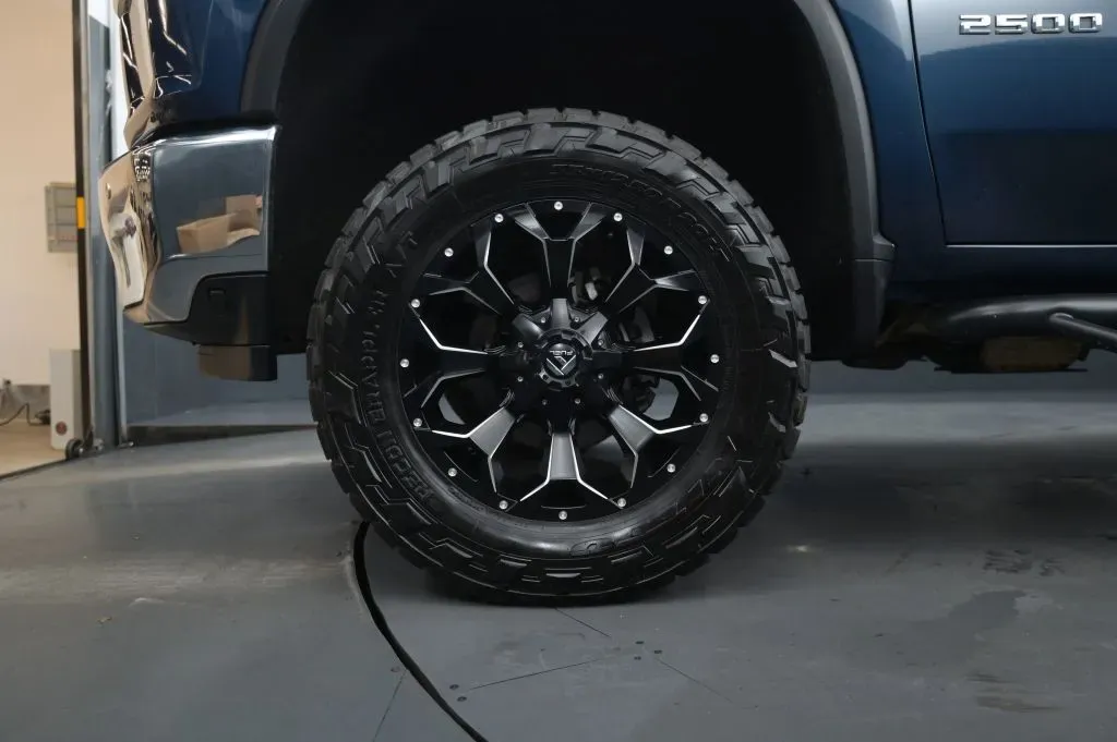 Chevrolet Silverado photo 14