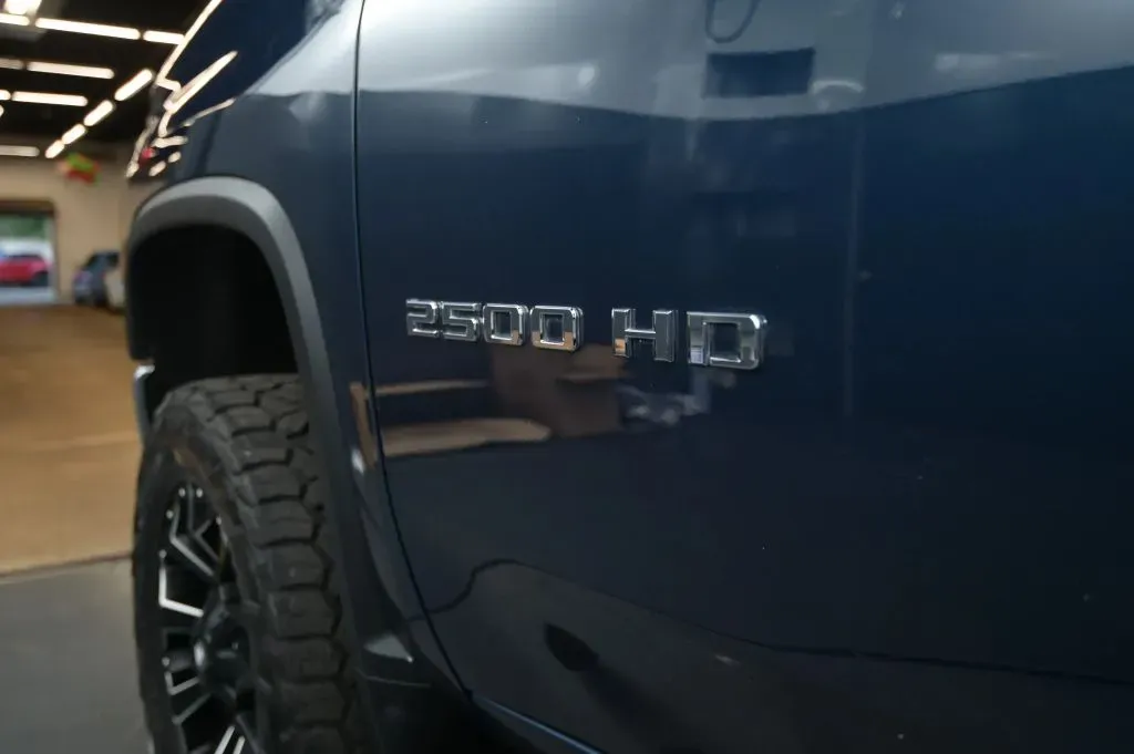Chevrolet Silverado photo 18