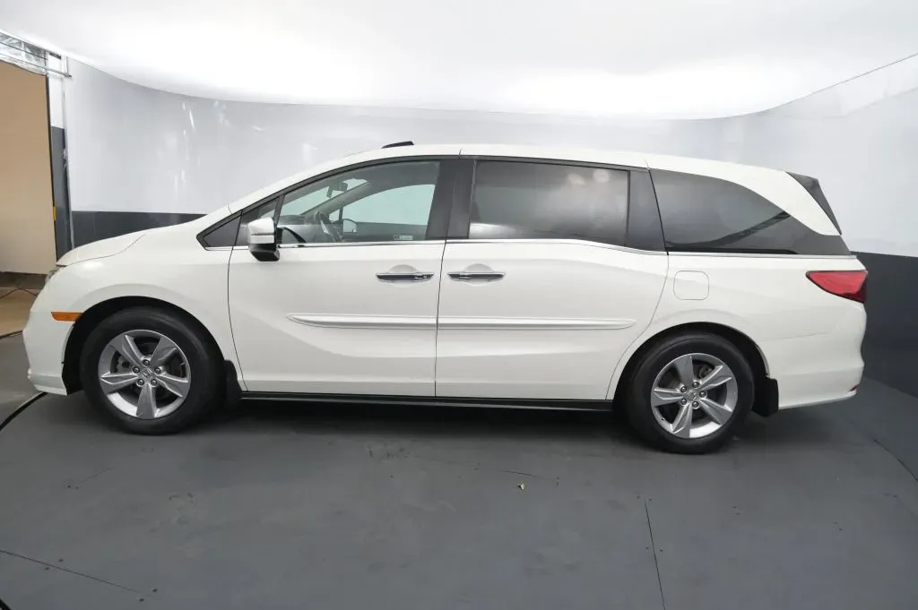 Honda Odyssey photo 2