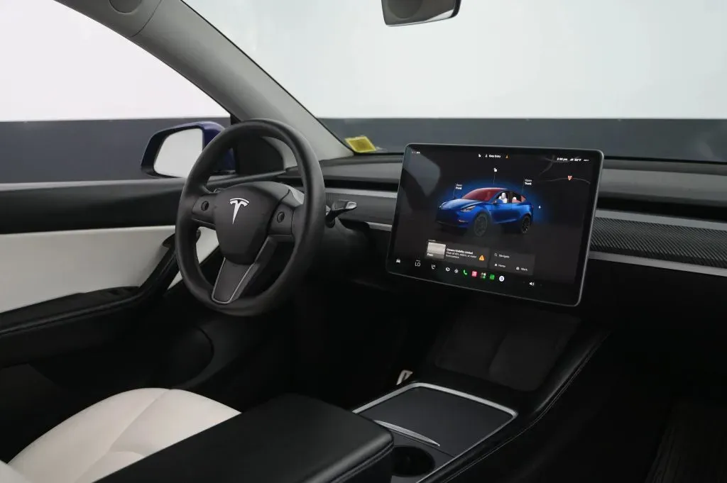 Tesla Model Y photo 49
