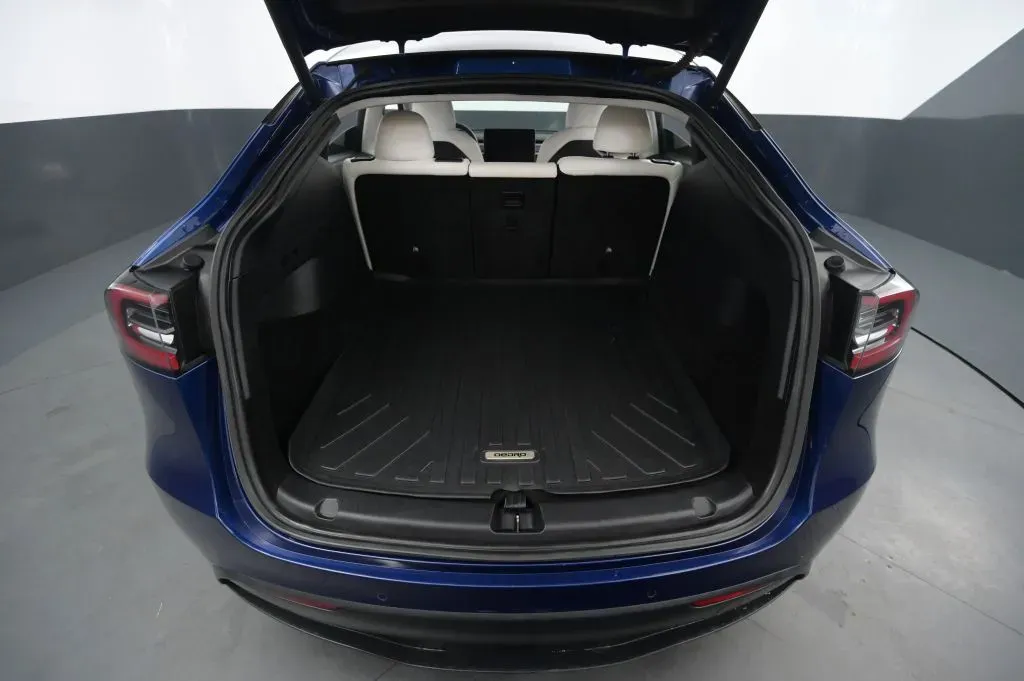 Tesla Model Y photo 46