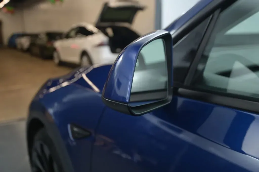 Tesla Model Y photo 13