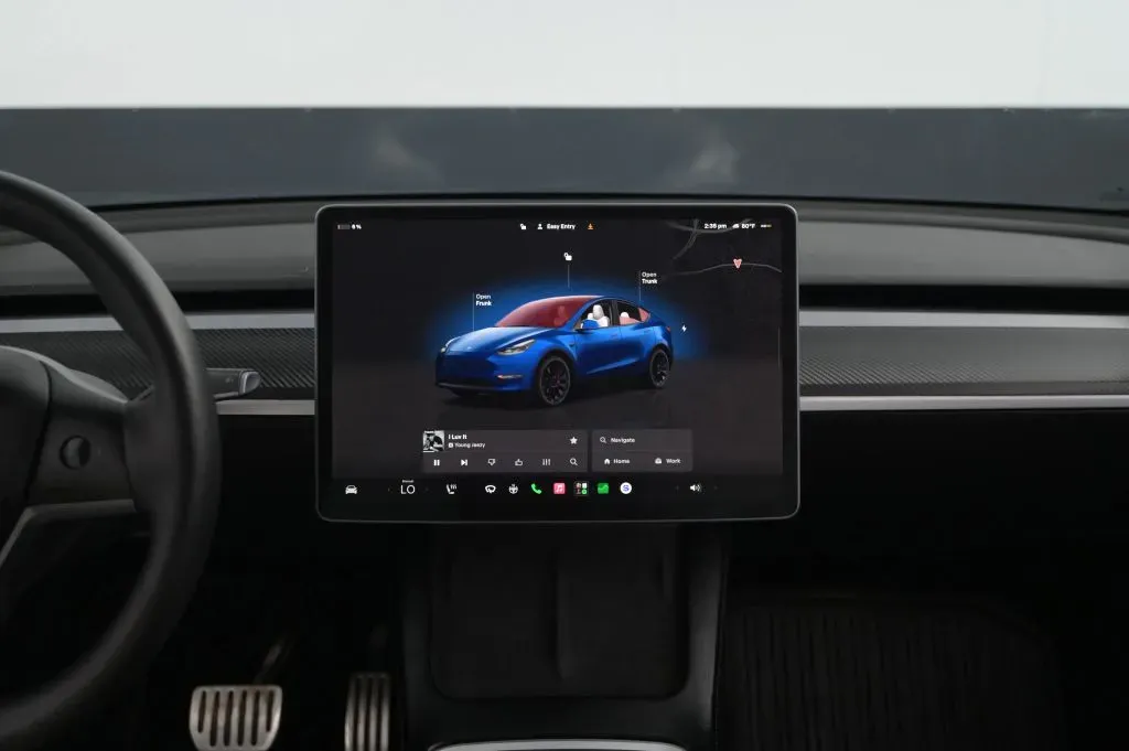 Tesla Model Y photo 33