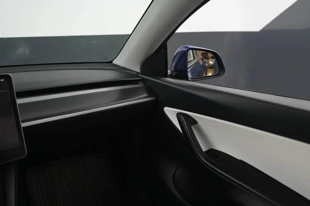 Tesla Model Y photo 34