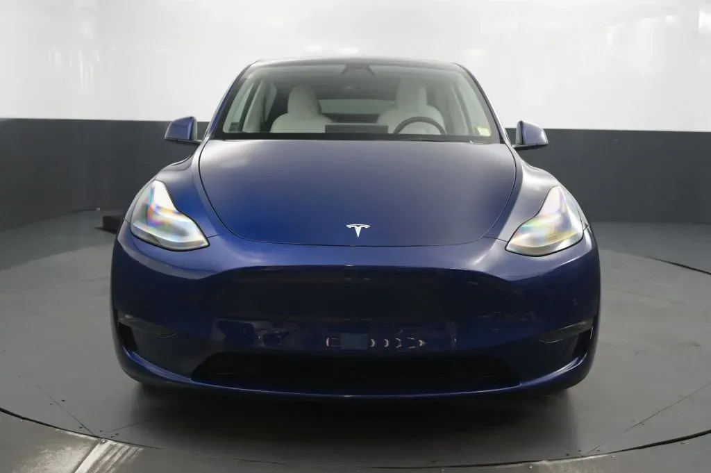 Tesla Model Y photo 8