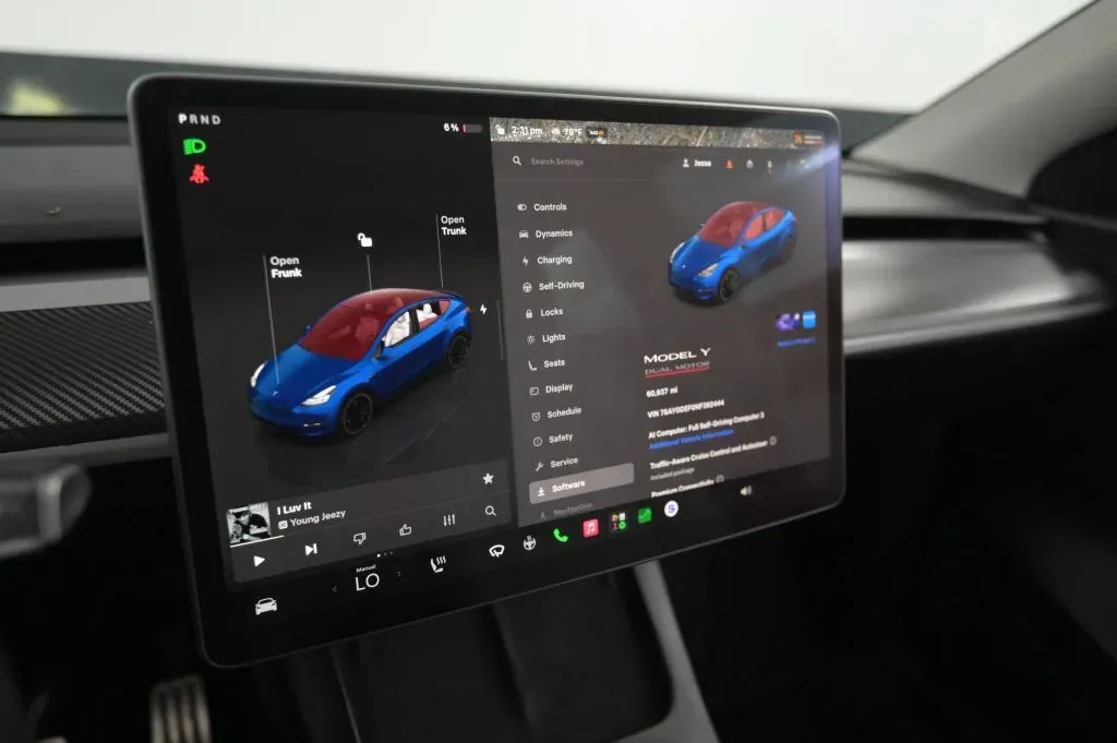 Tesla Model Y photo 26