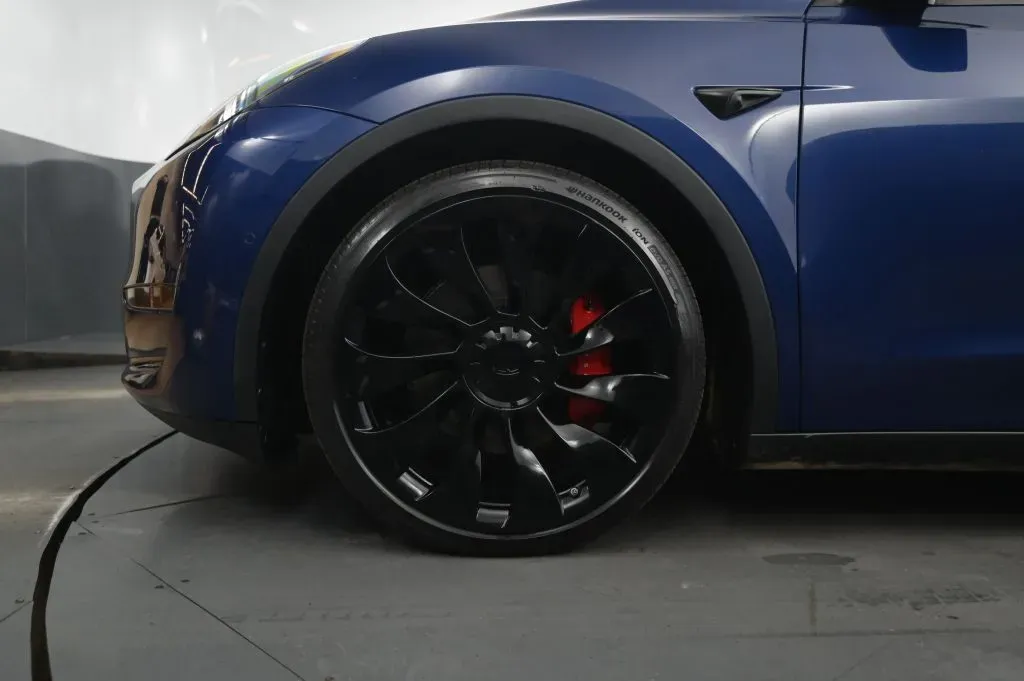 Tesla Model Y photo 10