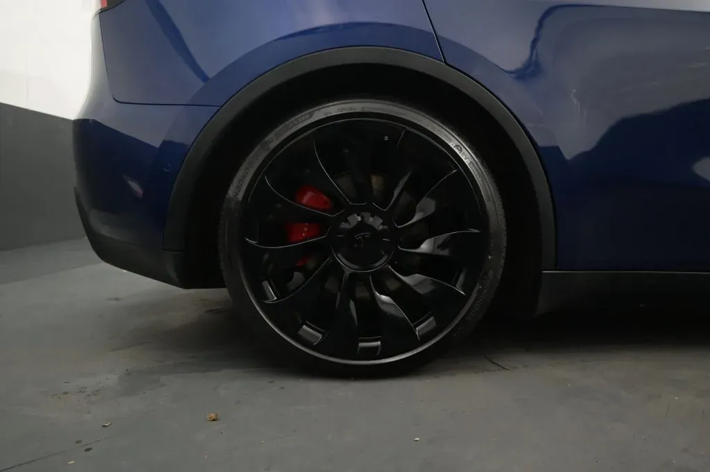 Tesla Model Y photo 19