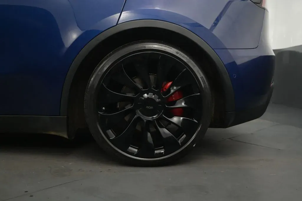 Tesla Model Y photo 15