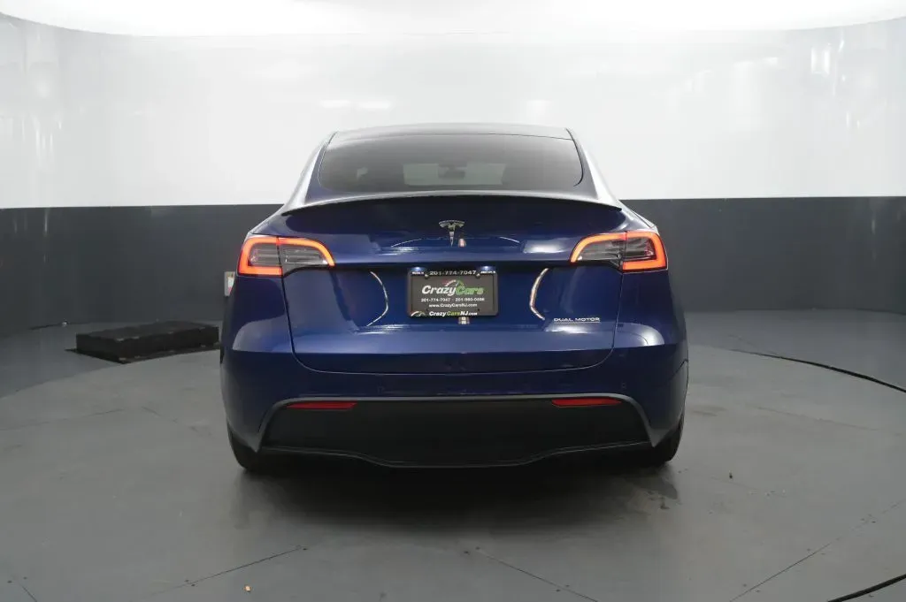 Tesla Model Y photo 4