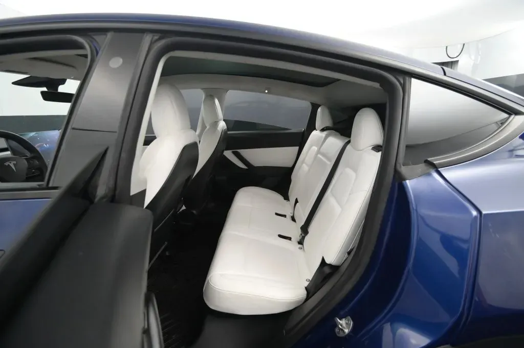 Tesla Model Y photo 43