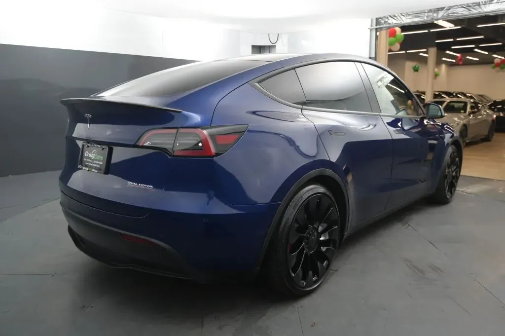 Tesla Model Y photo 5