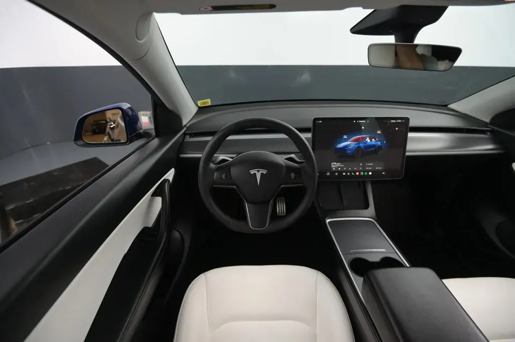 Tesla Model Y photo 36