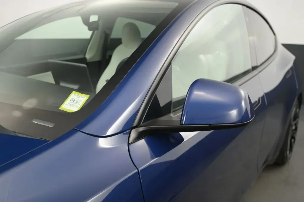Tesla Model Y photo 11