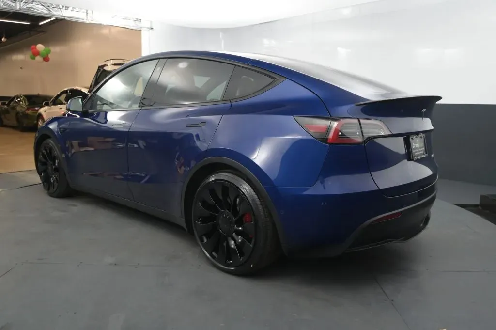 Tesla Model Y photo 3