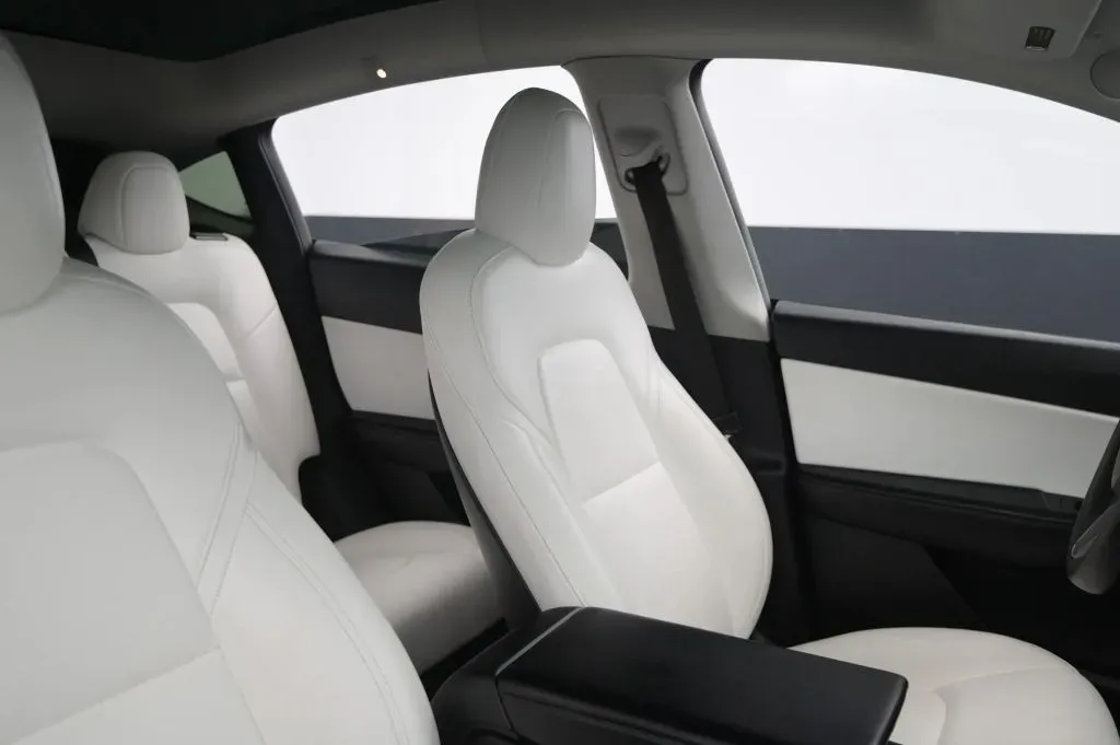 Tesla Model Y photo 52