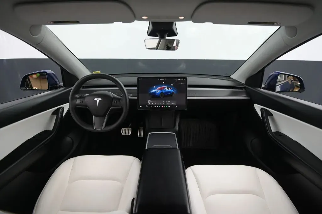 Tesla Model Y photo 31