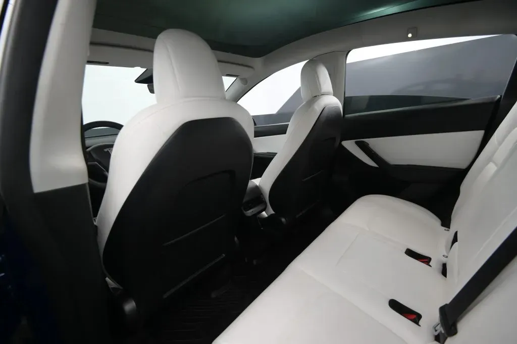 Tesla Model Y photo 44
