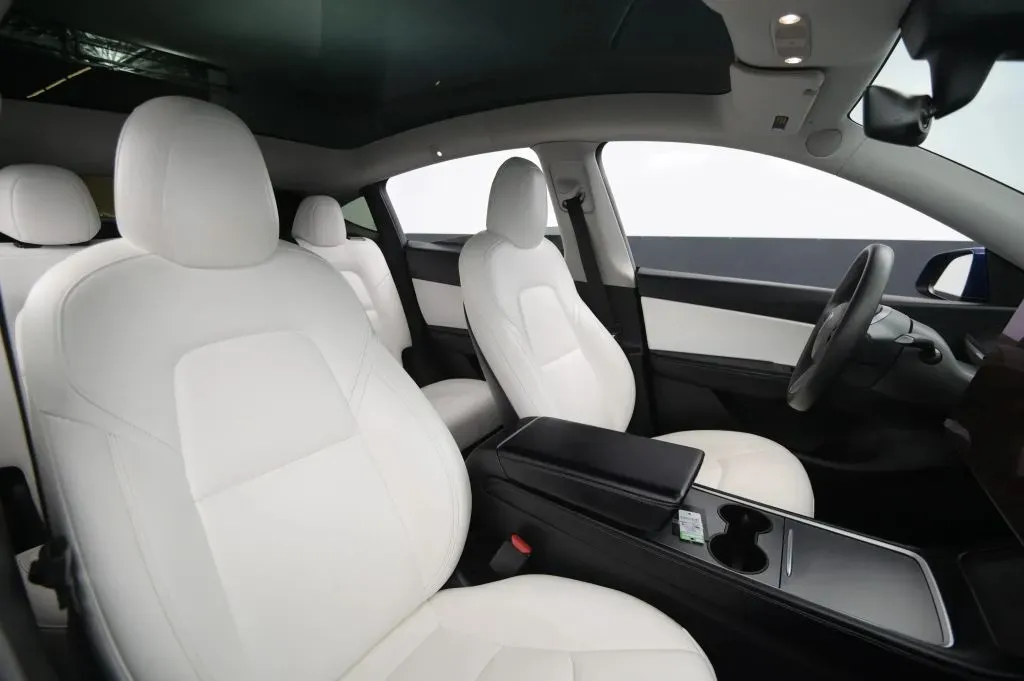 Tesla Model Y photo 51