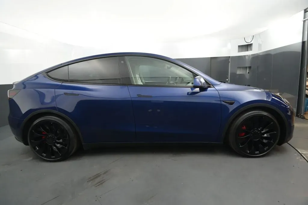 Tesla Model Y photo 6