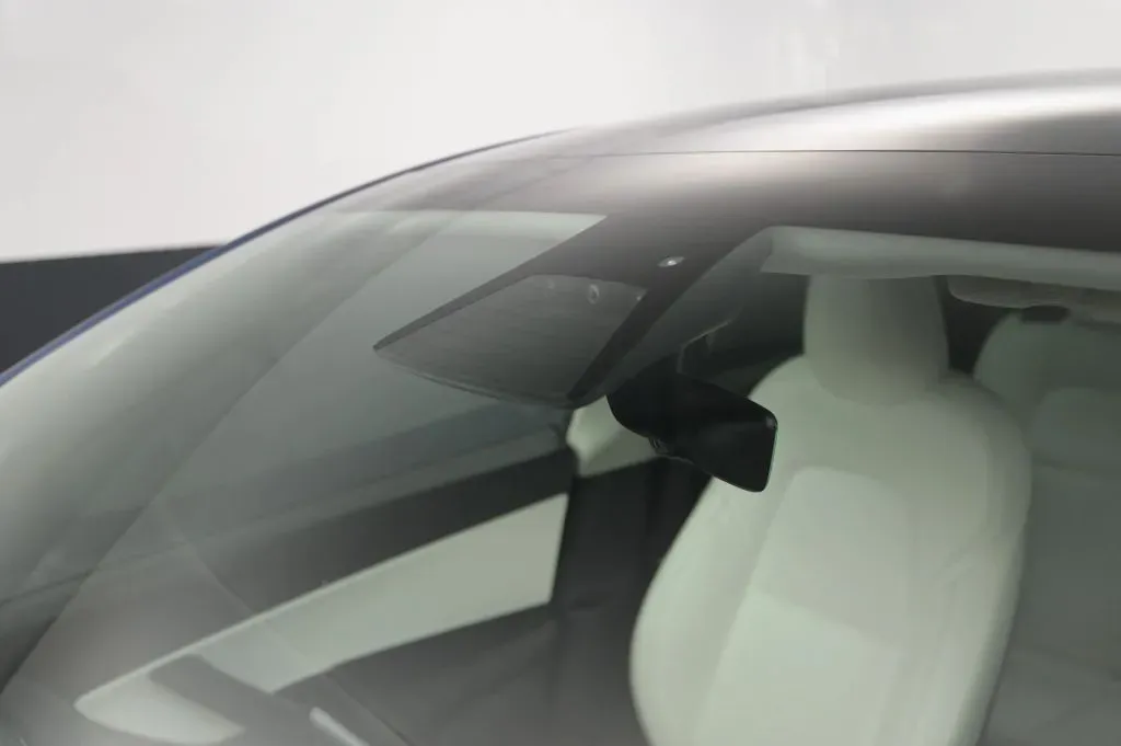 Tesla Model Y photo 12