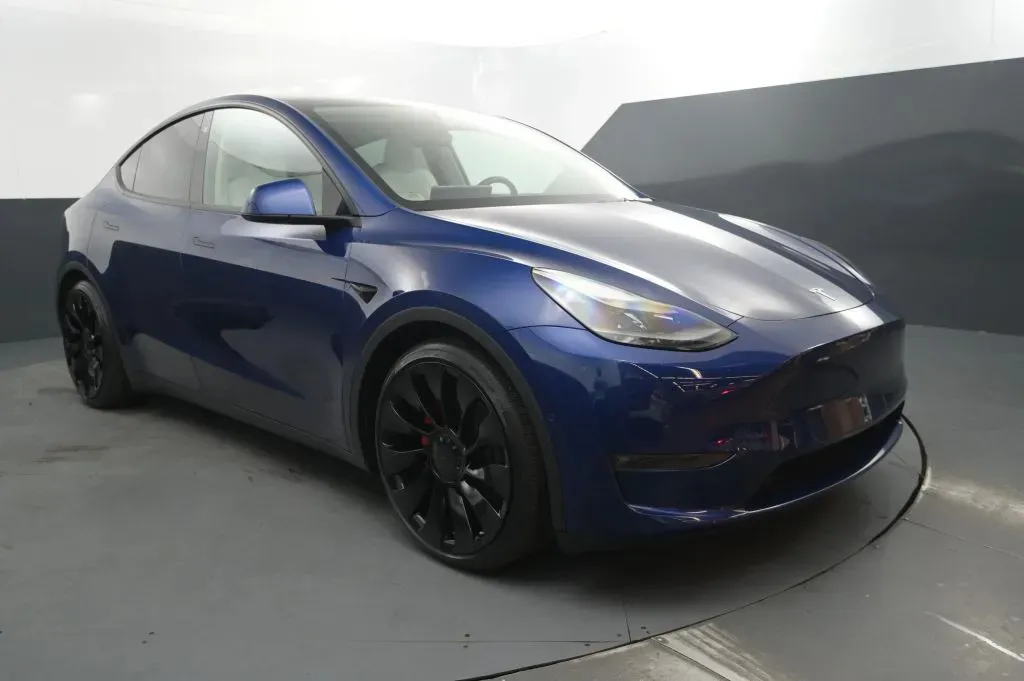 Tesla Model Y photo 7