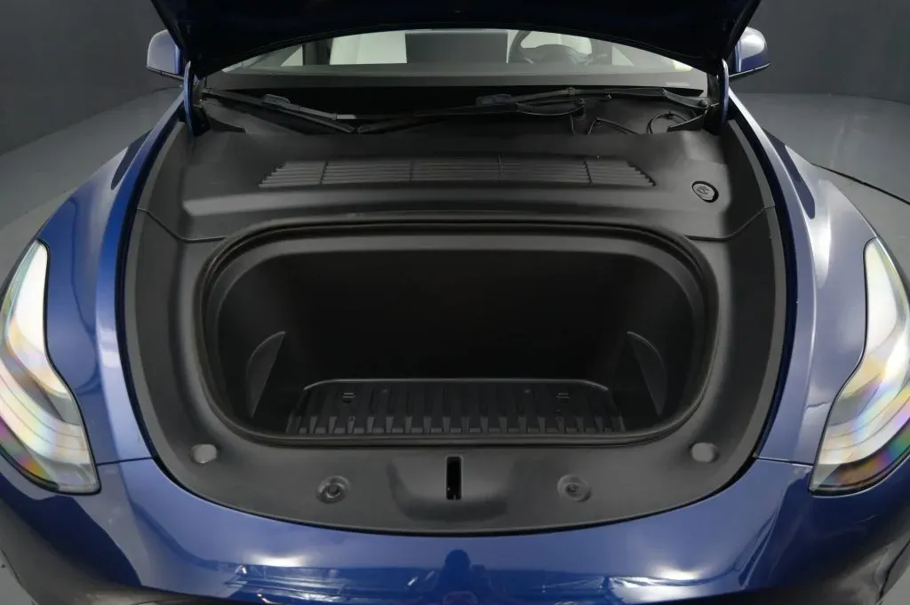 Tesla Model Y photo 21