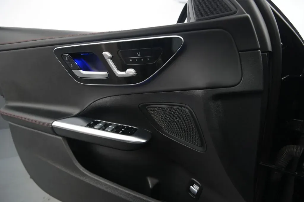 Mercedes-Benz C-Class photo 33