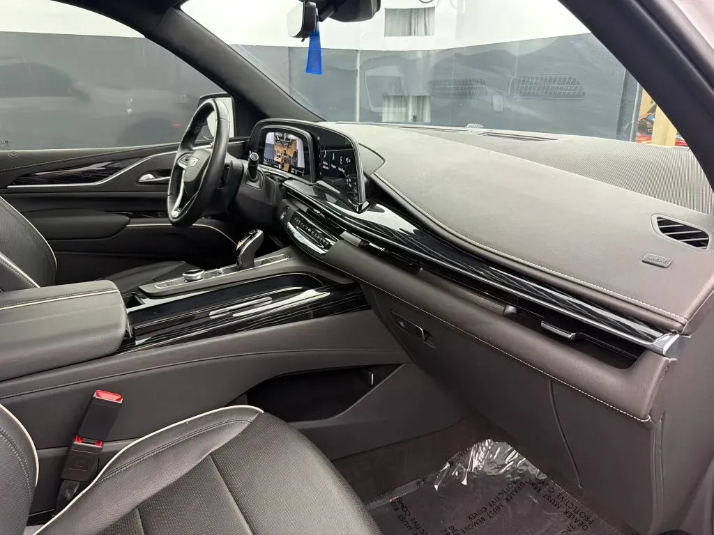 Cadillac Escalade ESV photo 39