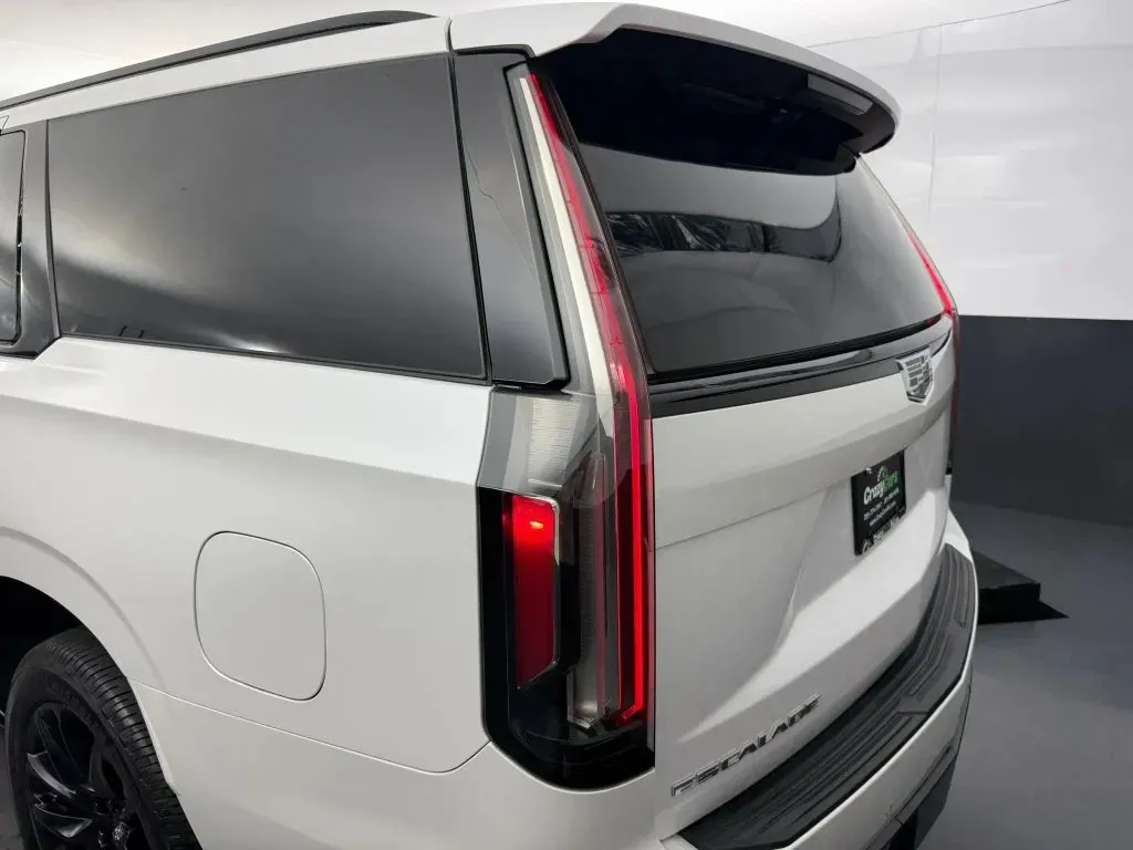 Cadillac Escalade ESV photo 16