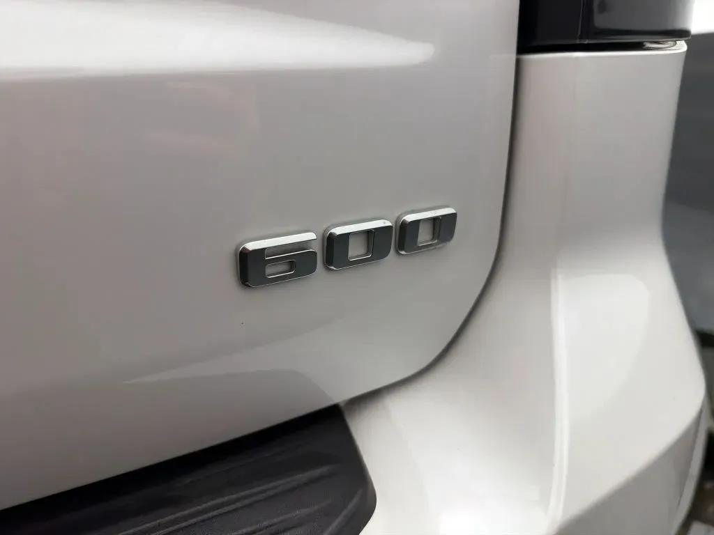 Cadillac Escalade ESV photo 18