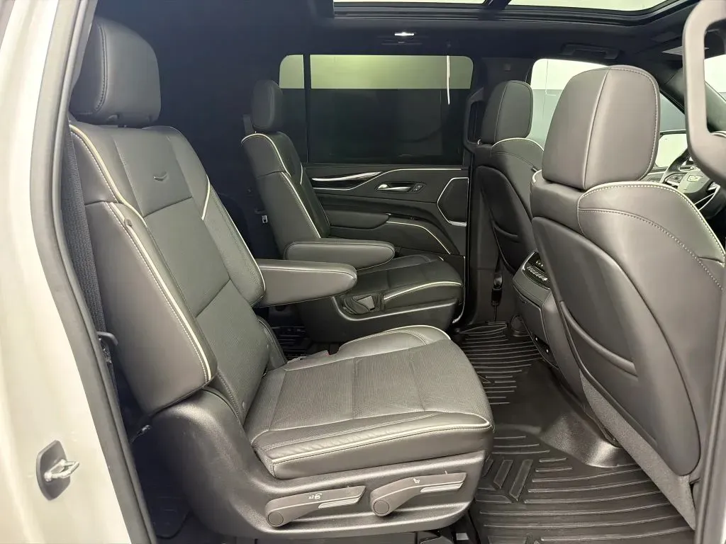 Cadillac Escalade ESV photo 38