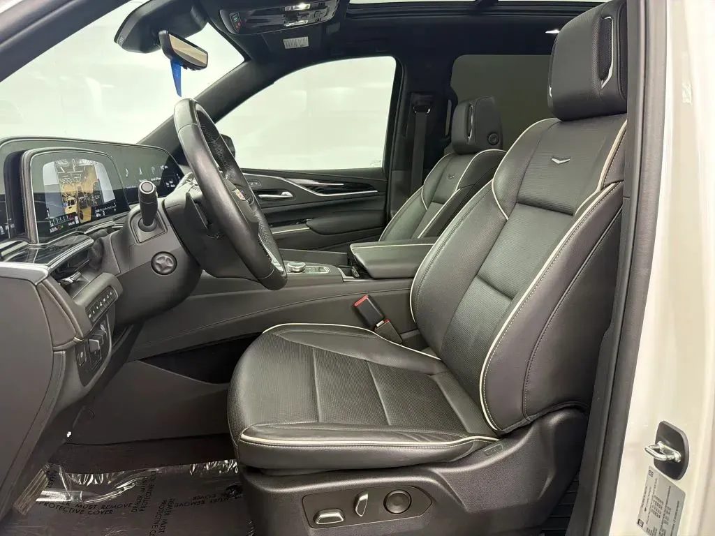 Cadillac Escalade ESV photo 30