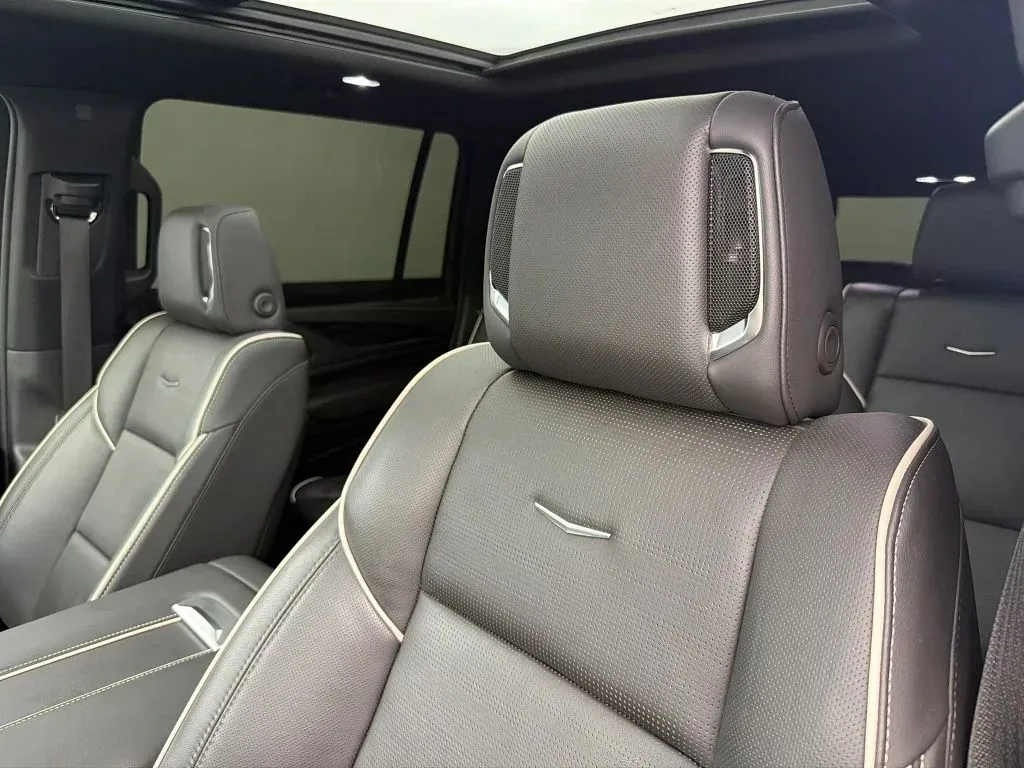 Cadillac Escalade ESV photo 20