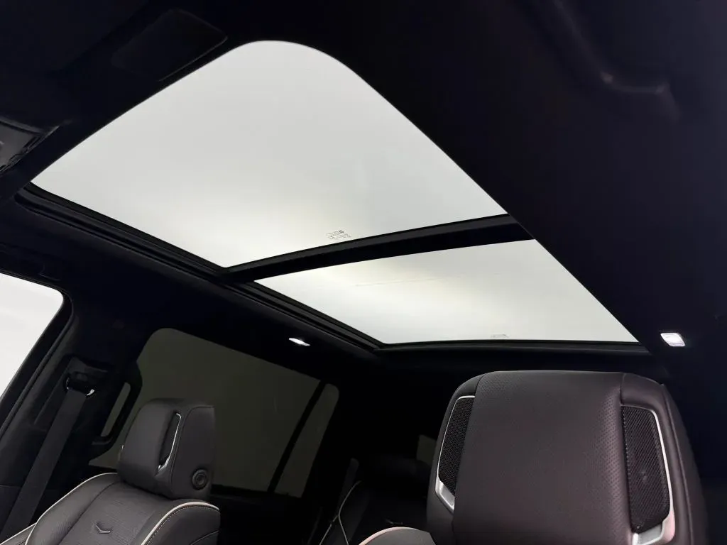 Cadillac Escalade ESV photo 19