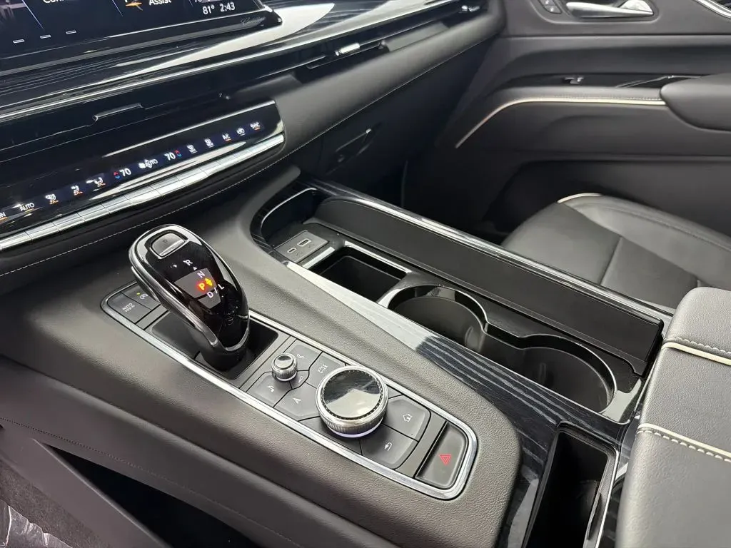Cadillac Escalade ESV photo 28